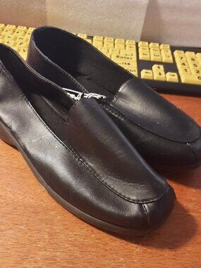 Women Comfort Flat Black Size 6 NEW DEFECT